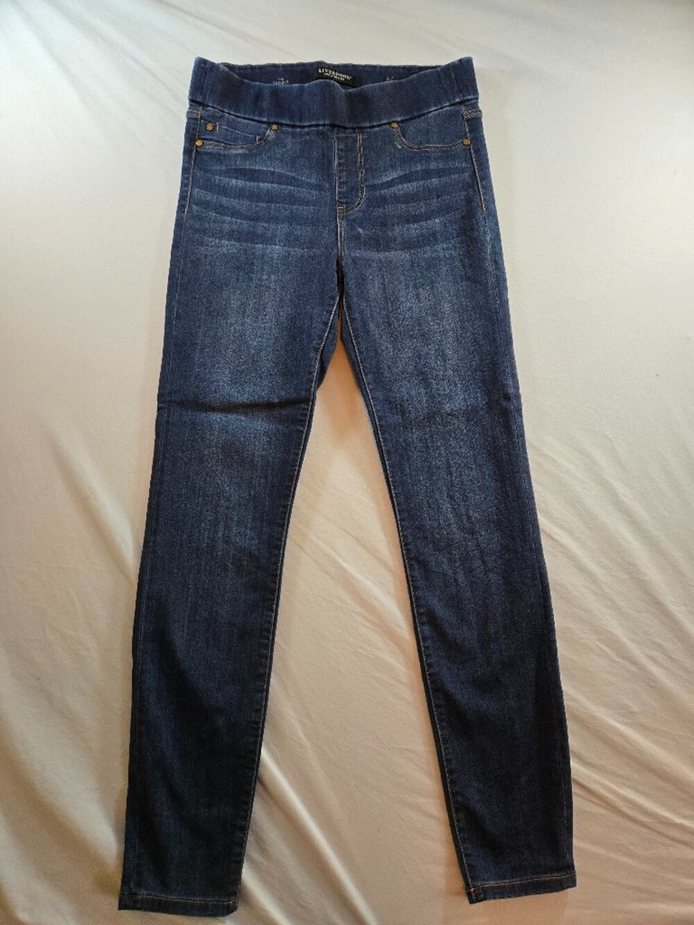 Liverpool Women's Pull On Straight Jeans size 6